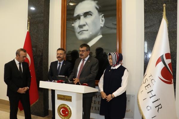 Bakan Tekin: Okul yapmak istiyoruz, yerel yönetimler bize destek olsun