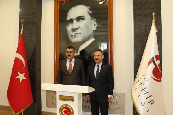 Bakan Tekin: Okul yapmak istiyoruz, yerel yönetimler bize destek olsun