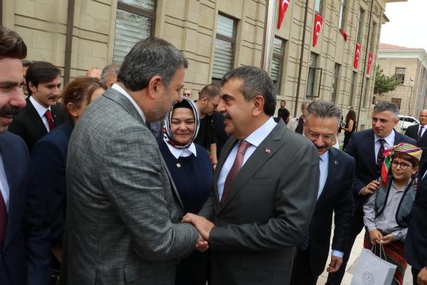 Bakan Tekin: Okul yapmak istiyoruz, yerel yönetimler bize destek olsun