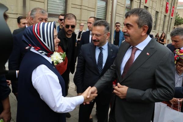 Bakan Tekin: Okul yapmak istiyoruz, yerel yönetimler bize destek olsun