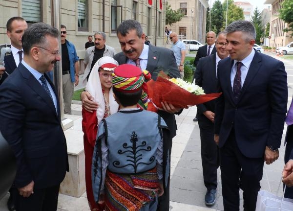 Bakan Tekin: Okul yapmak istiyoruz, yerel yönetimler bize destek olsun