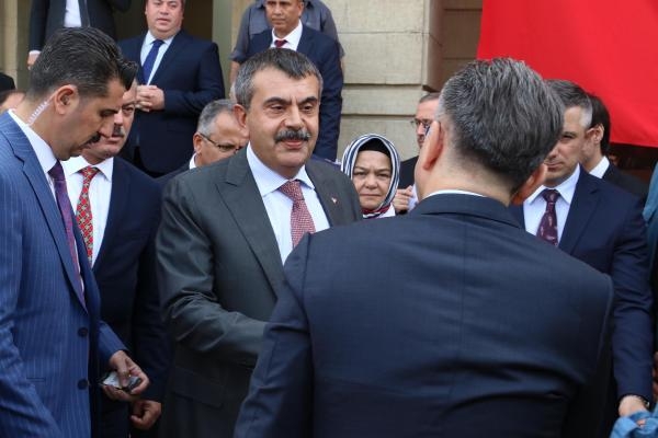 Bakan Tekin: Okul yapmak istiyoruz, yerel yönetimler bize destek olsun