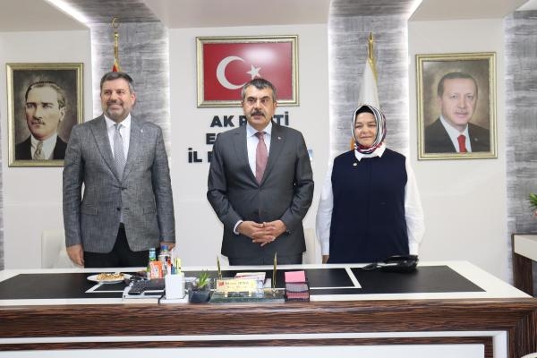 Bakan Tekin: Okul yapmak istiyoruz, yerel yönetimler bize destek olsun