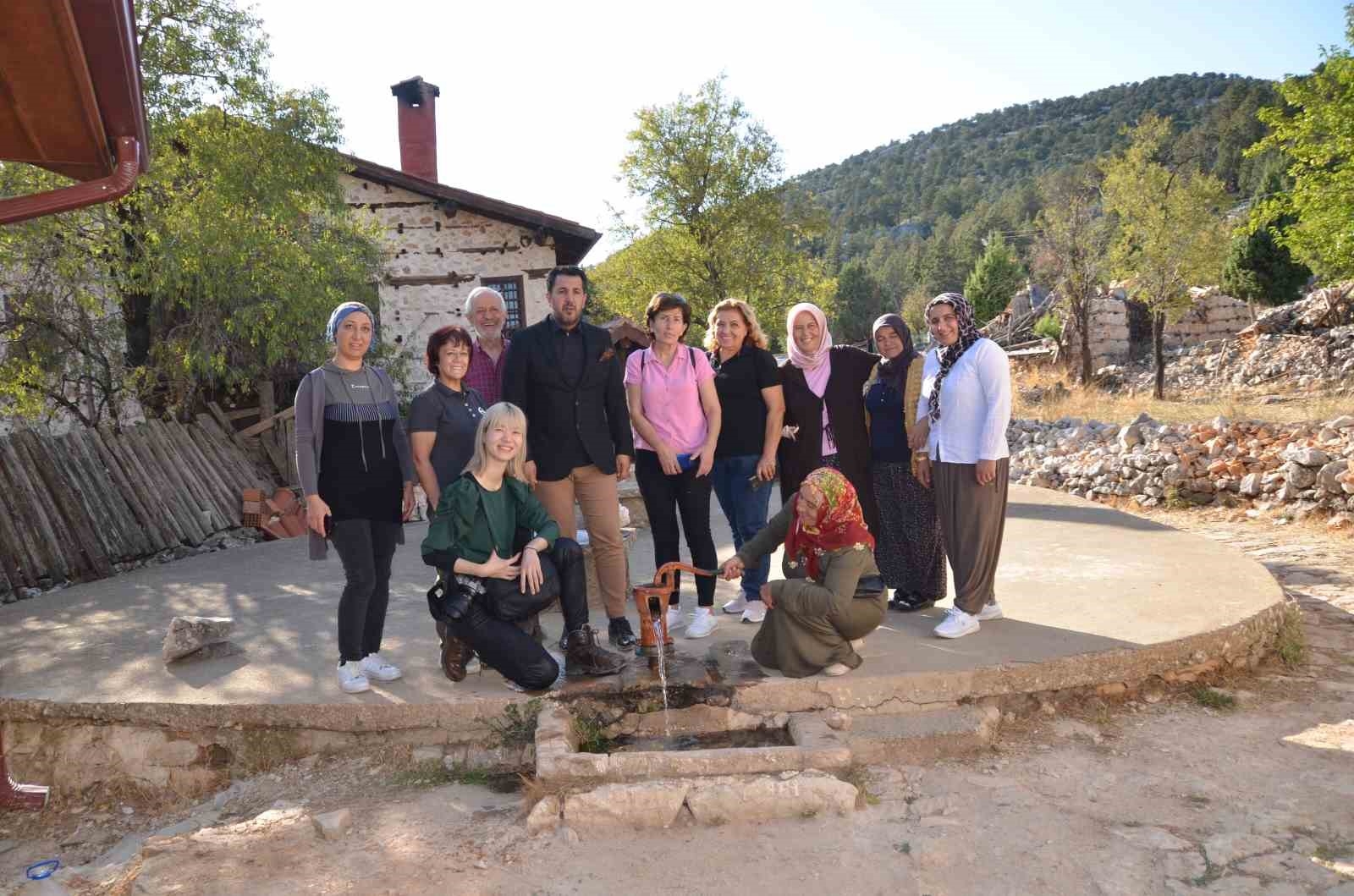 Beton yapı bulunmayan ve düğmeli evleri ile meşhur köye koruma amaçlı imar planı