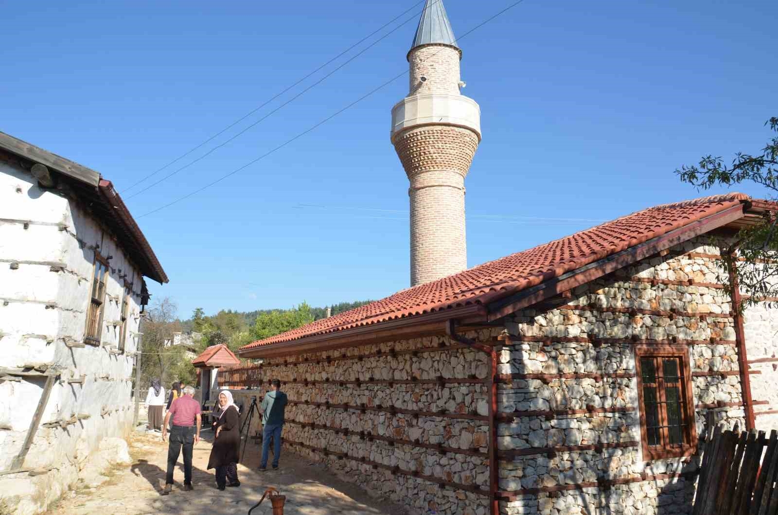 Beton yapı bulunmayan ve düğmeli evleri ile meşhur köye koruma amaçlı imar planı