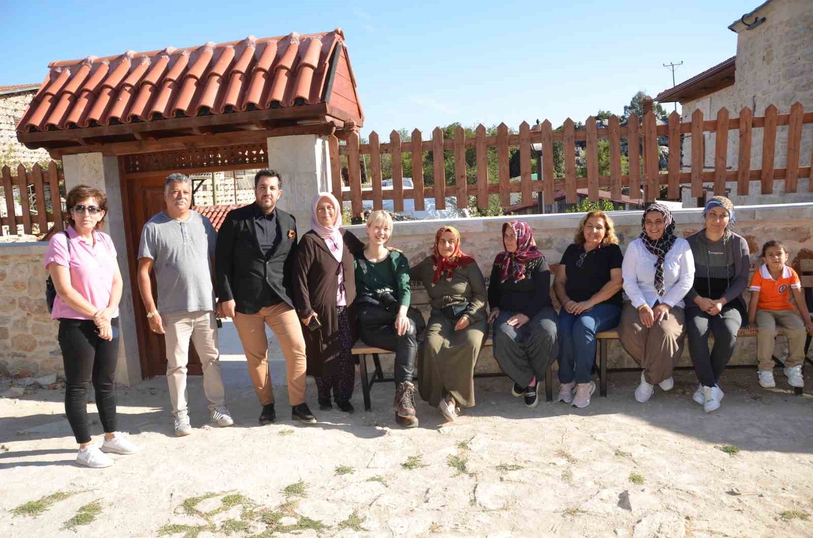Beton yapı bulunmayan ve düğmeli evleri ile meşhur köye koruma amaçlı imar planı