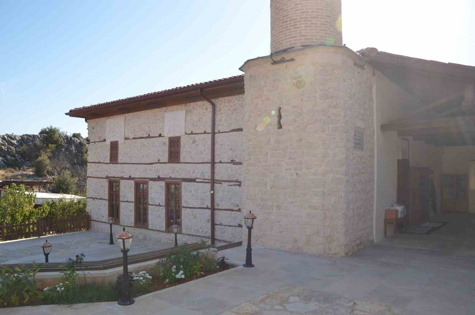 Beton yapı bulunmayan ve düğmeli evleri ile meşhur köye koruma amaçlı imar planı