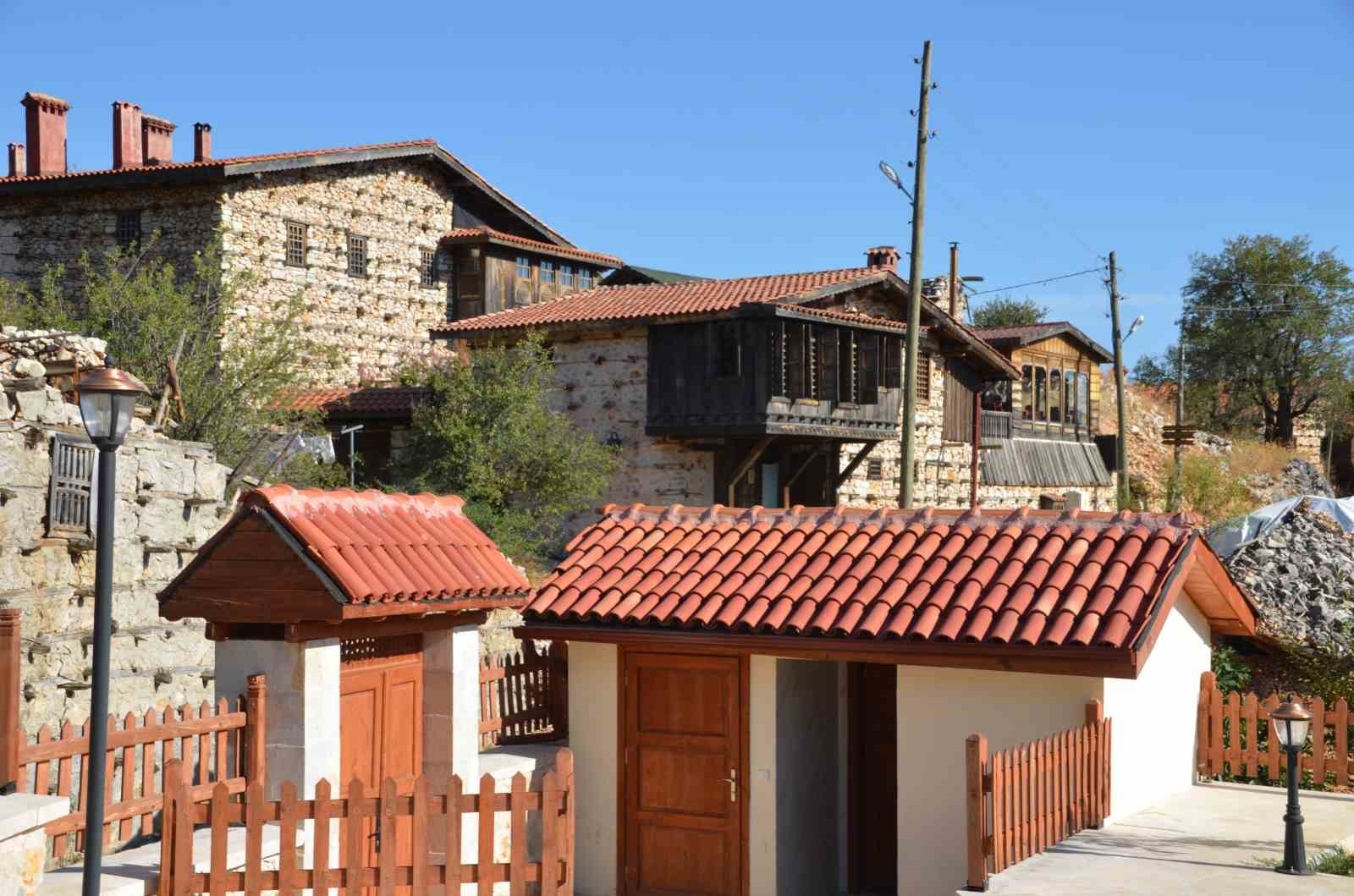 Beton yapı bulunmayan ve düğmeli evleri ile meşhur köye koruma amaçlı imar planı