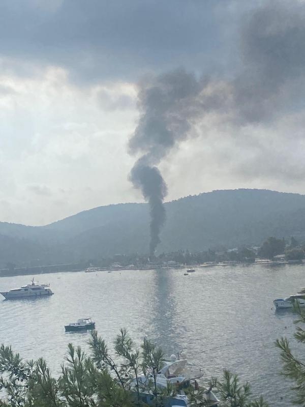 Bodrum'a düşen yıldırımlar, trafo, ev ve otel yangınlarına neden oldu