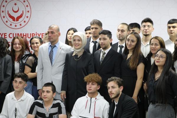 Devlet korumasındaki 1017 genç, kamuya atandı