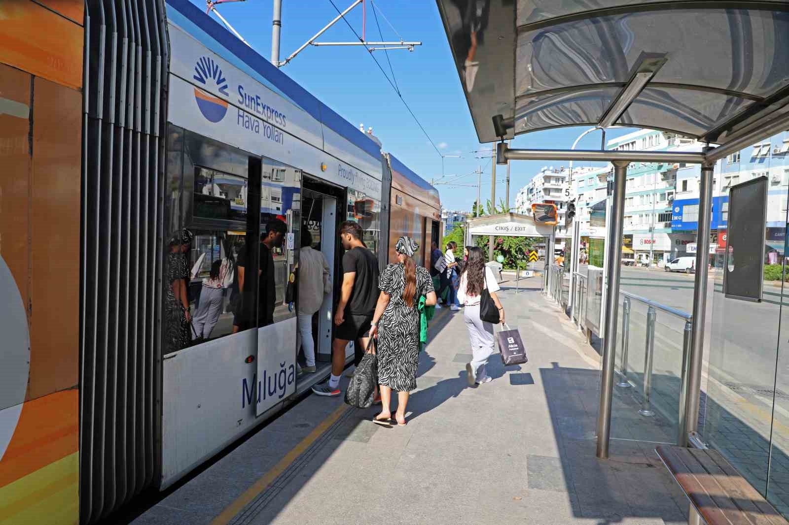 Doğu Garajı-Meydan arasındaki tramvay seferleri yeniden başladı