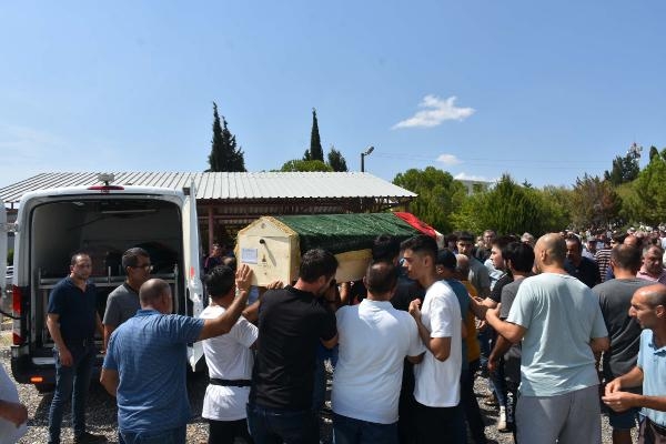Düğün yolundaki kazada ölü sayısı 7'ye çıktı; Özcan çifti 10 gün önce Almanya'dan gelmiş