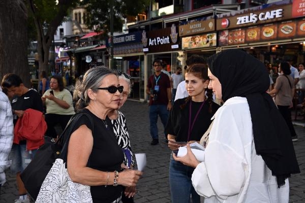 Dünya Alzheimer Günü'nde gökyüzüne mor balonlar bırakıldı