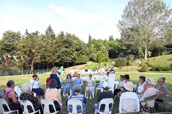 Dünya Alzheimer Günü'nde gökyüzüne mor balonlar bırakıldı
