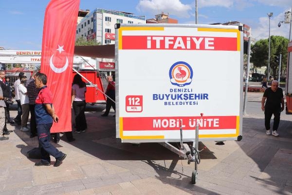 İtfaiye Haftası'nda afetlerde büyük ihtiyaç duyulan yataklı mobil ünitelerini tanıttılar