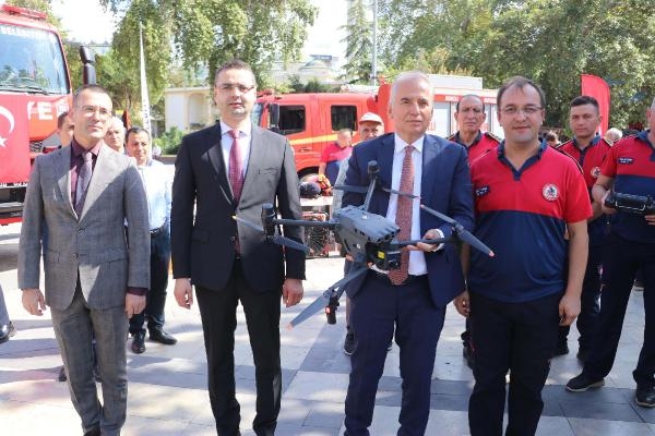 İtfaiye Haftası'nda afetlerde büyük ihtiyaç duyulan yataklı mobil ünitelerini tanıttılar