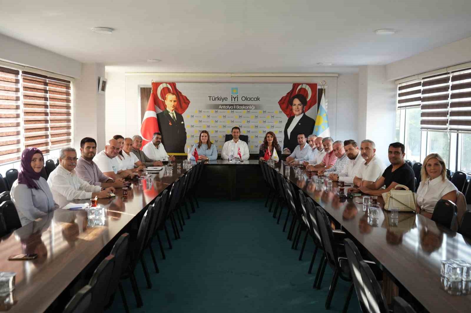 İYİ Parti 6. Bölge Koordinatörü Tüfekci'den, Antalya'da yerel seçim çalışması