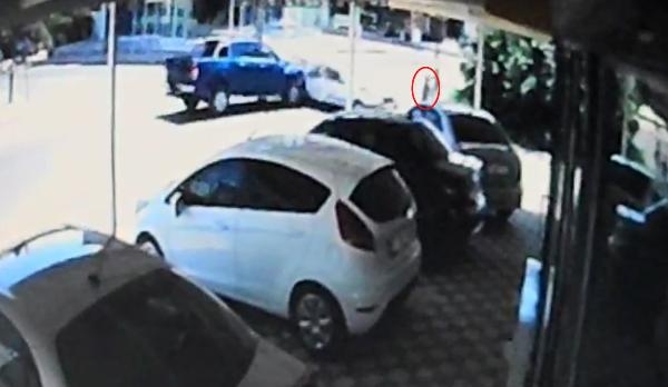 Kazada savrulan otomobilin çarptığı 11 yaşındaki Ahmet, öldü