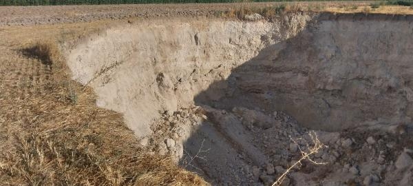 Konya'da 40 metre derinliğinde obruk oluştu