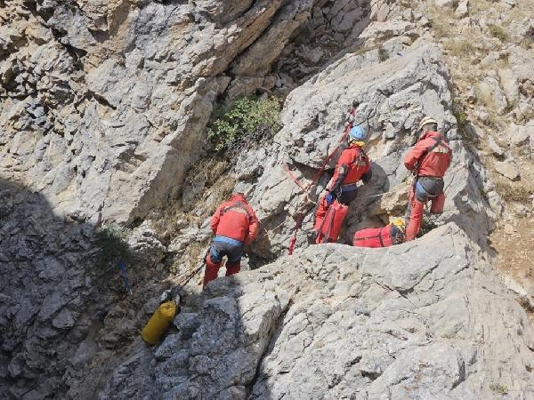 Mağarada rahatsızlanan ABD'liye ulaşıldı; durumu iyi