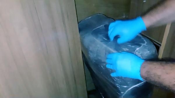 Minibüsteki mobilyaların içinden 58 kilo esrar çıktı