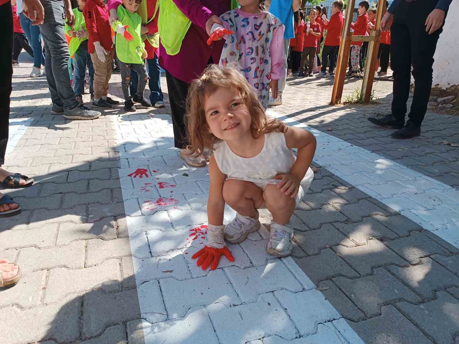 Öğrencilerden "Trafikte ben de varım" etkinliği