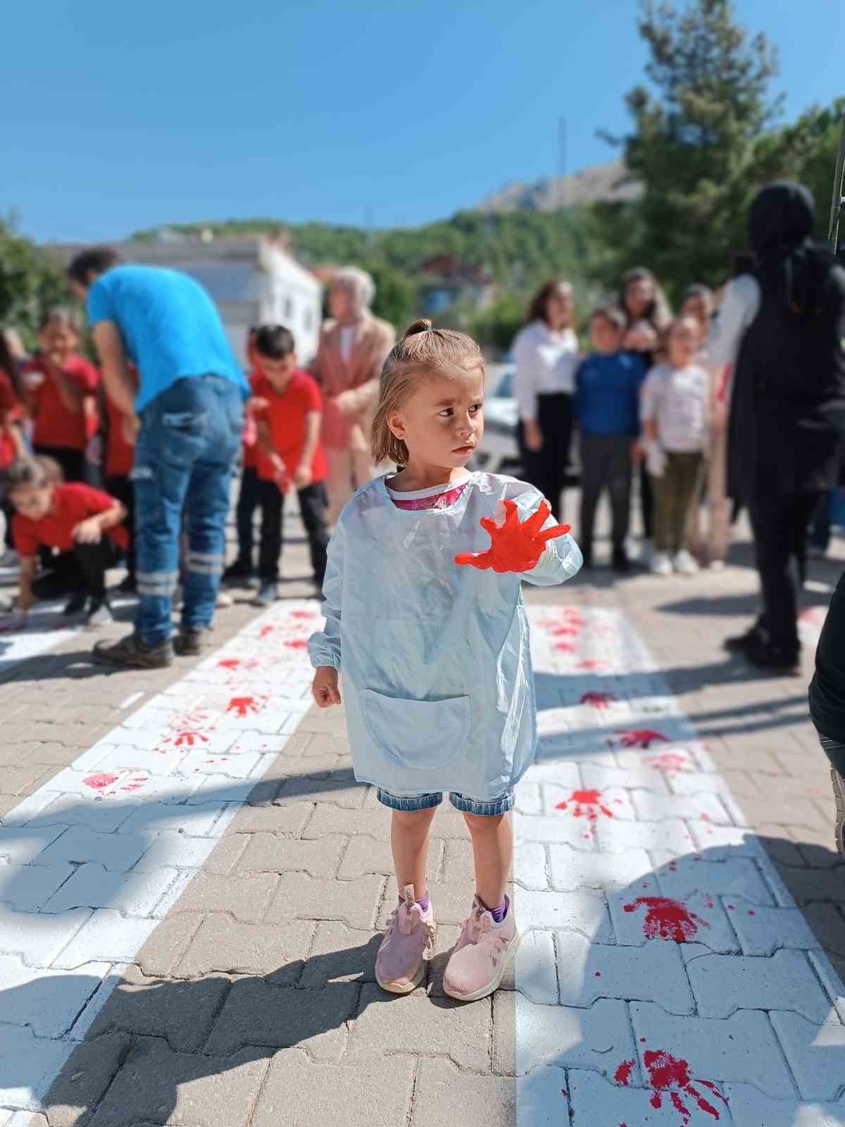 Öğrencilerden "Trafikte ben de varım" etkinliği