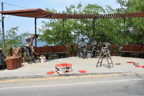 Saldırıya uğrayan 'Üç Kız' heykeli onarıldı