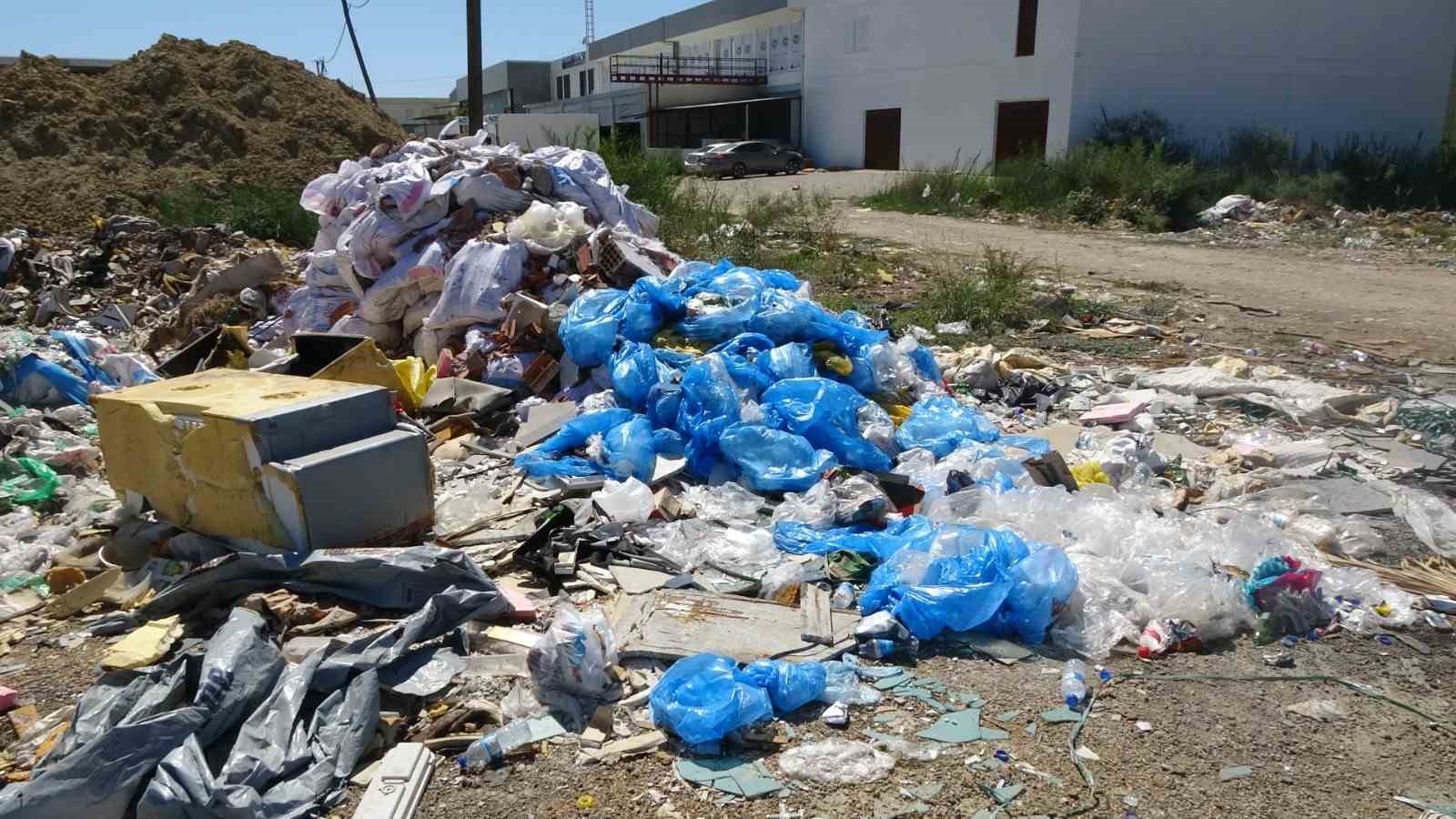 Sanayi sitesinde hurdalık yangını esnafı isyan ettirdi