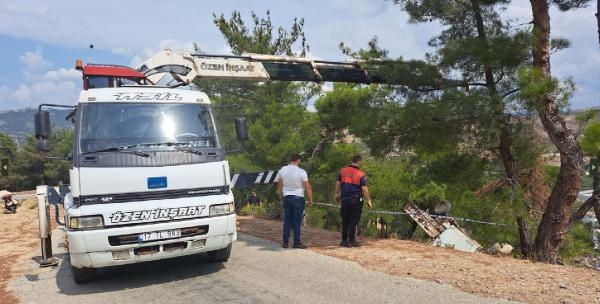 Şarampole yuvarlanan kamyonetin sürücüsü öldü