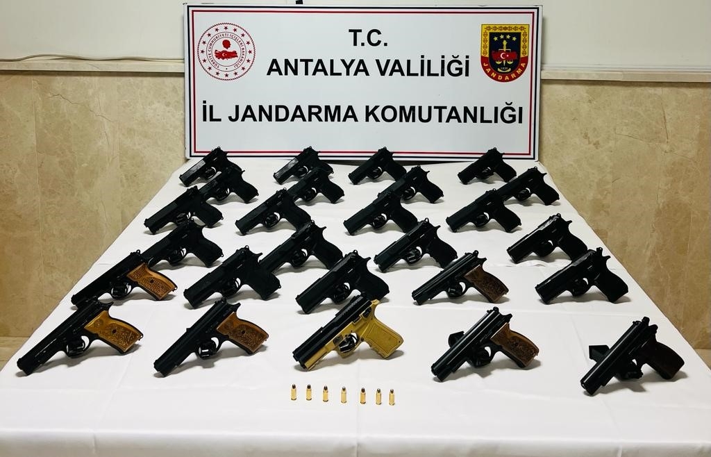 Serik'te silah kaçakçılığı operasyonunda 3 tutuklama
