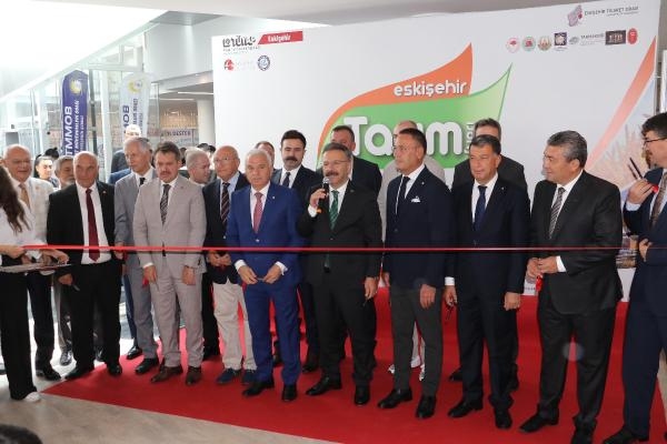 Tarım fuarı açılışında çiftçilerden 'maliyet' protestosu
