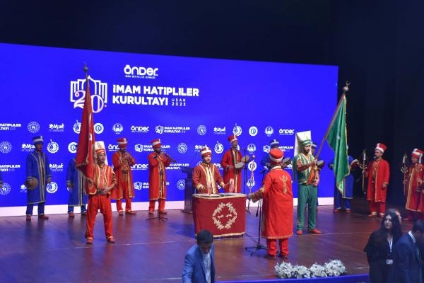 TBMM Başkanı Kurtulmuş: Nitelikli gelecek, nitelikli insanların sırtında yükselir