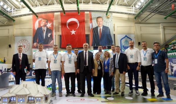 'Uluslararası MEB Robot Yarışması'nın canlı yayınını Demirören Medya Lisesi öğrencileri yaptı