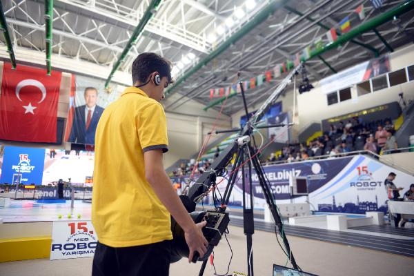 'Uluslararası MEB Robot Yarışması'nın canlı yayınını Demirören Medya Lisesi öğrencileri yaptı