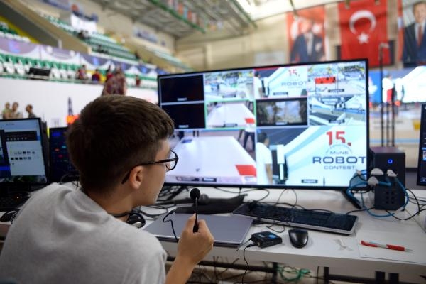 'Uluslararası MEB Robot Yarışması'nın canlı yayınını Demirören Medya Lisesi öğrencileri yaptı