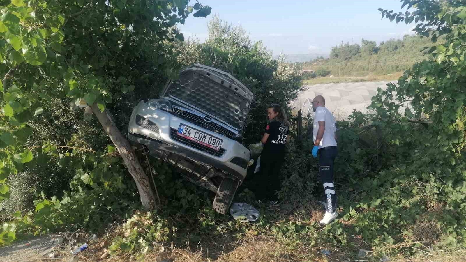 Yoldan çıkan otomobil takla atarak bahçeye girdi: 3 yaralı
