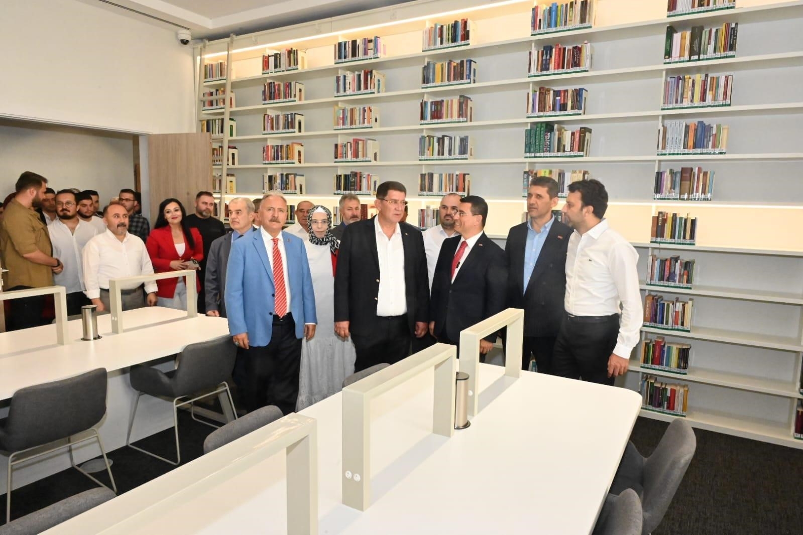 Akdeniz'in en büyük kütüphanesi hizmete girdi