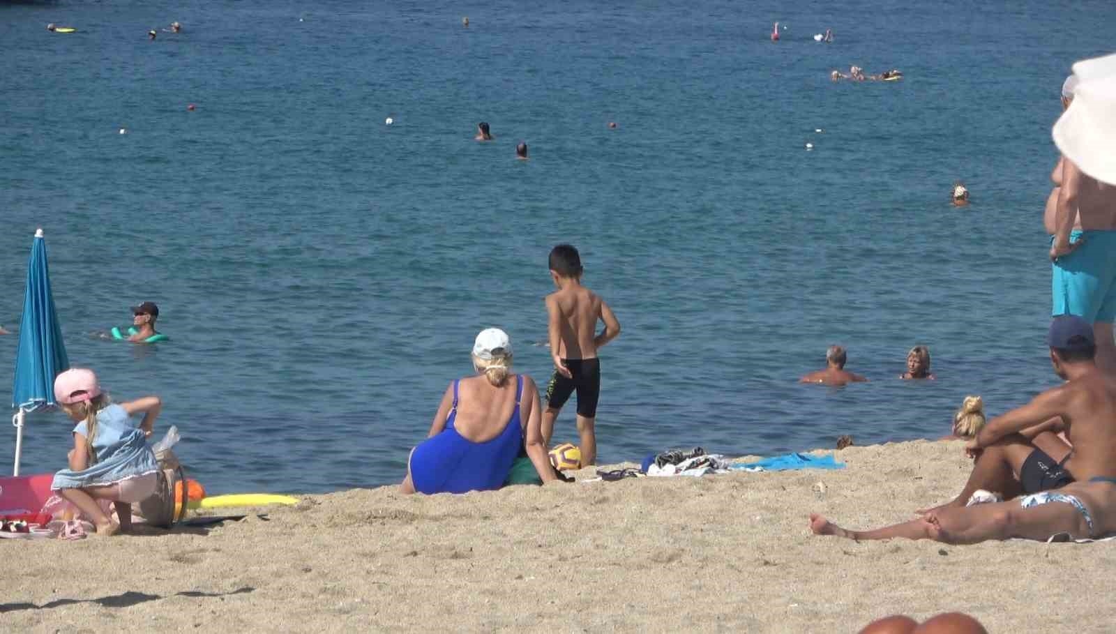 Alanya'da ekim ayında deniz keyfi sürüyor