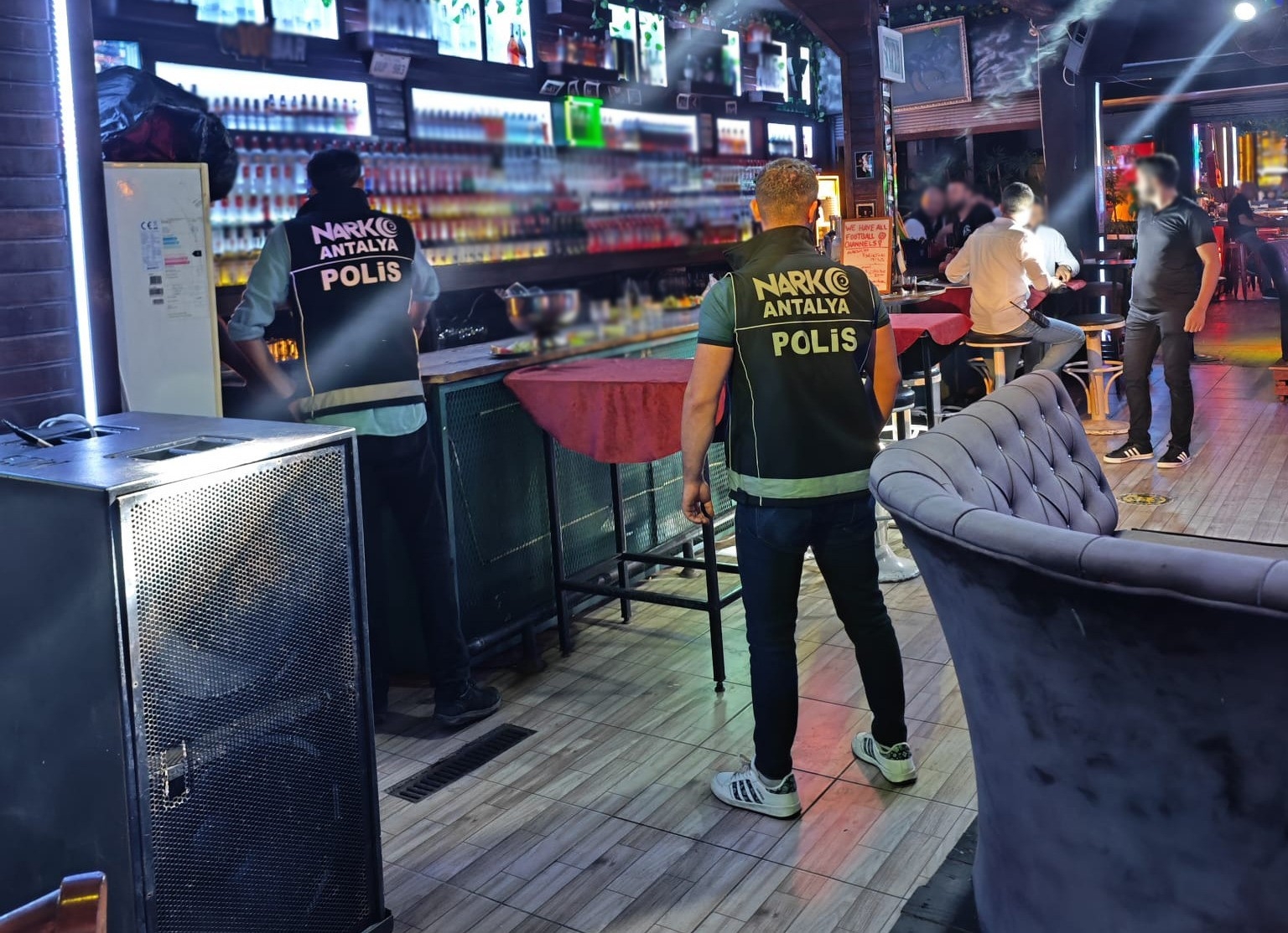 Alanya'da narkotik ekipleri yatlar ve gezi teknelerini denetledi