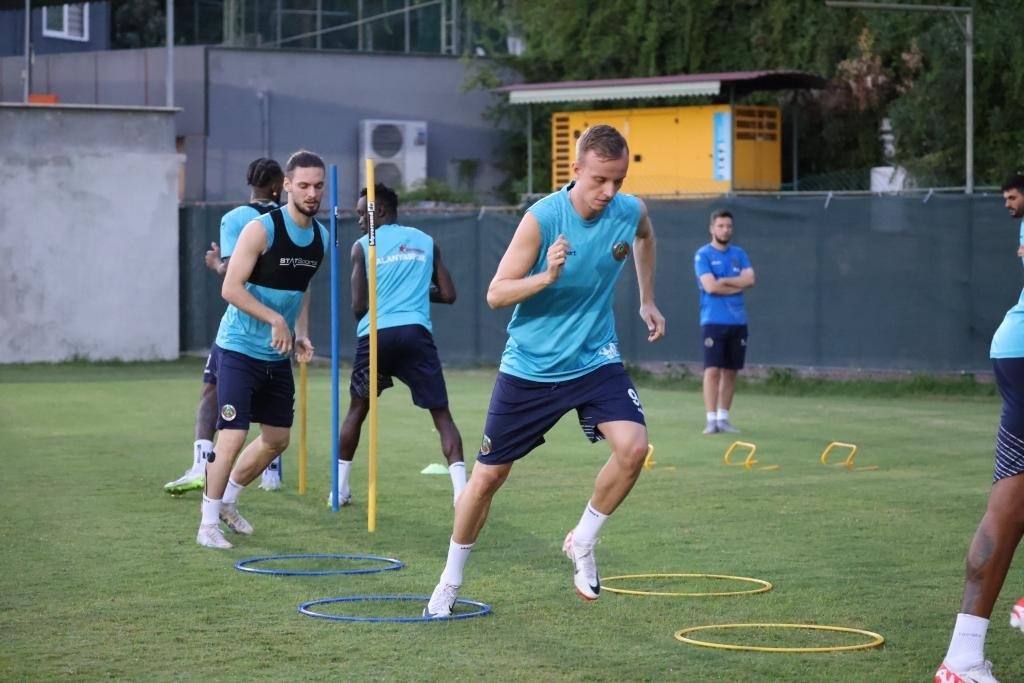 Alanyaspor'da hedef Trabzon