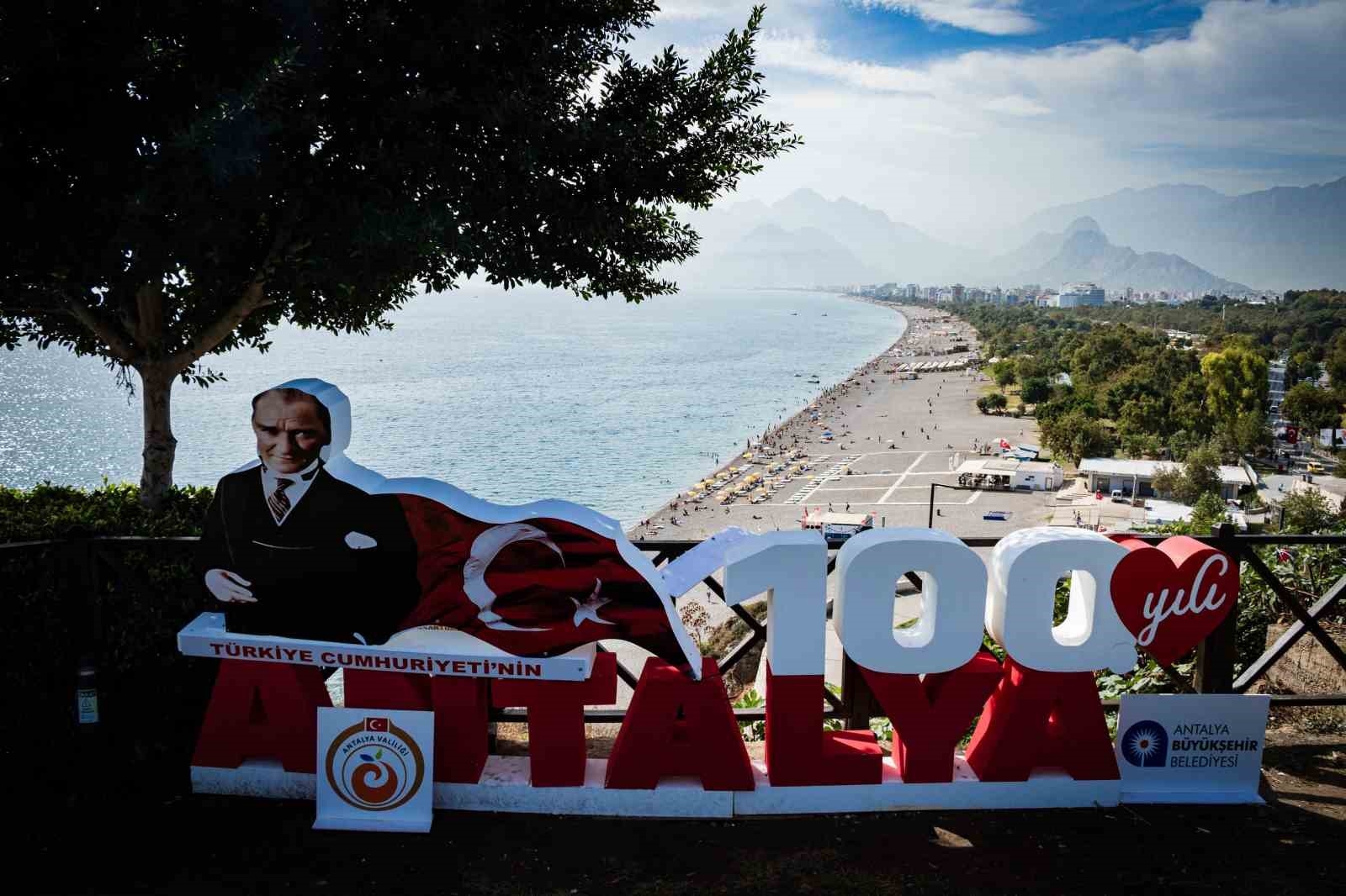 Antalya Sahilleri yazı aratmadı