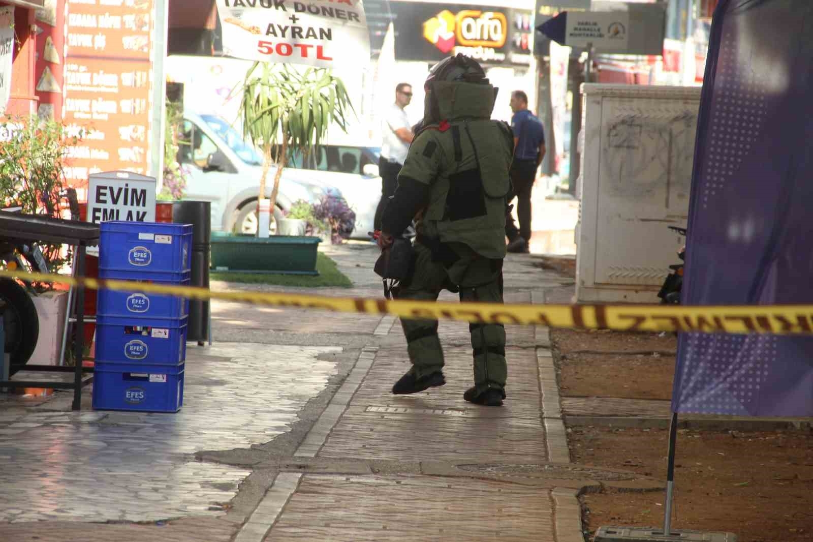 Antalya'da şüpheli kadın çantasında cüzdan ve kart çıktı