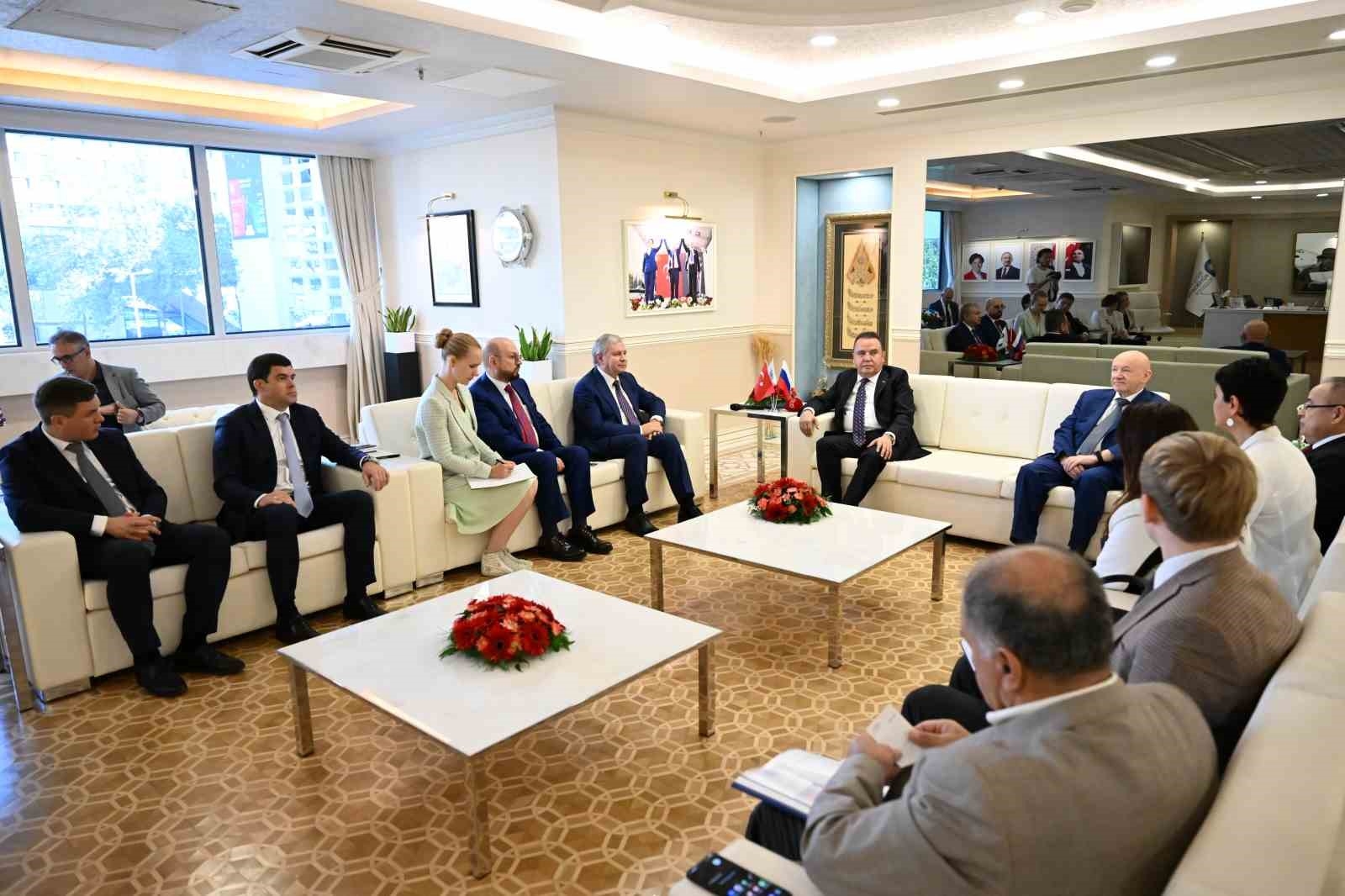 Antalya'ya gelen turist sayısı 14 milyona yaklaştı
