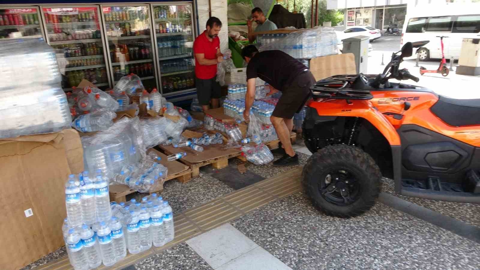 ATV ile markete dalan Alman çifte su kolileri hava yastığı görevi yaptı