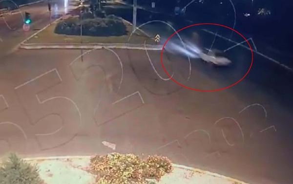 Aydın'da otomobil, kaldırımdaki direğe çarptı: 2 ölü