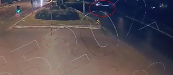 Aydın'da otomobil, kaldırımdaki direğe çarptı: 2 ölü