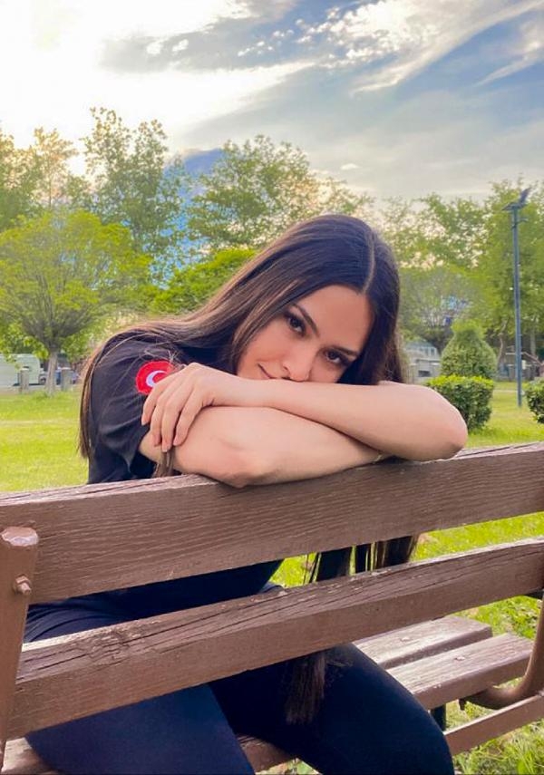 Benzin buharı parlayınca yüzü ve vücudu yanan Beyzanur, sanayideki işine dönmek istiyor
