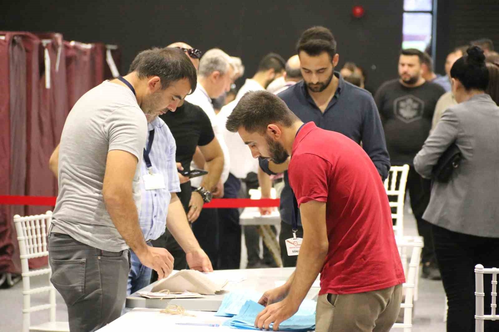 CHP Antalya'da değişim; Yeni Başkan Kamacı oldu