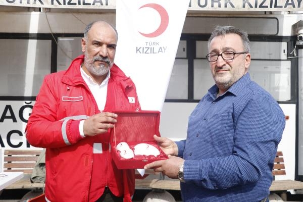 Cumhuriyet'in 100'üncü yılında 100'üncü kan bağışını yaptı